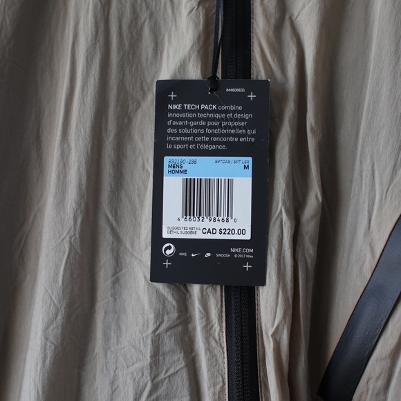 NIKE TECH PACK Jacket - Picture 3 of 8
